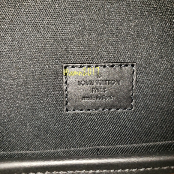 Louis Vuitton Monogram Magnetic Messenger - Picture 11 of 15